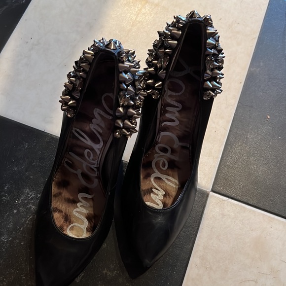 Size 6 Sam Edelman high heel studded pumps - Picture 2 of 4